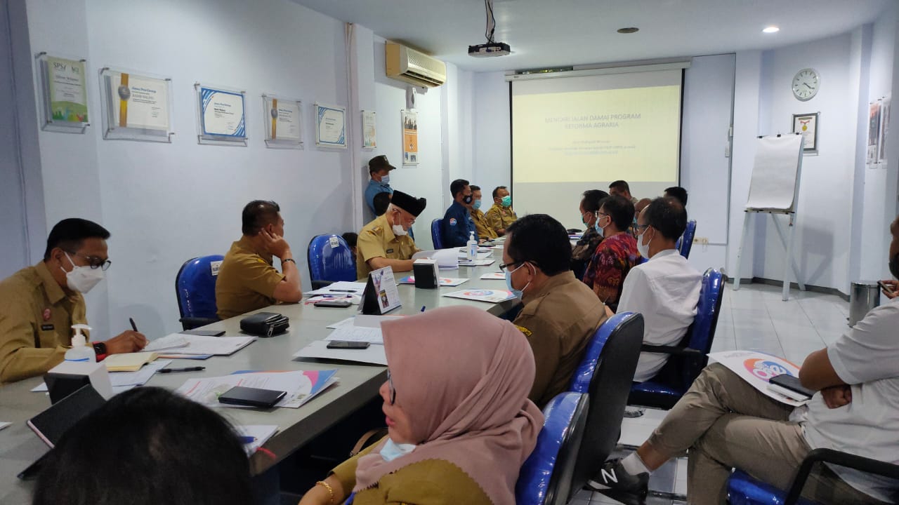 Suasana FGD di kantor Jawa Pos Radar Malang (Inifia / Radar Malang)