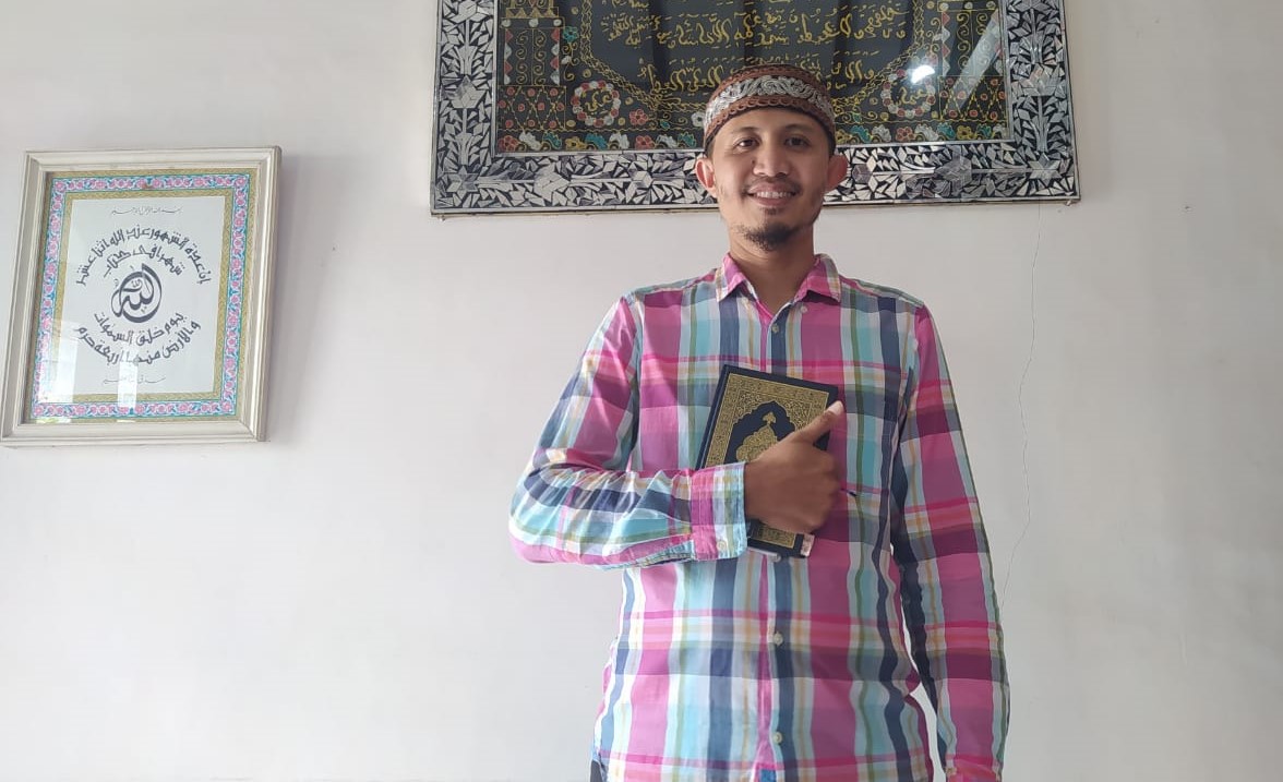 Hidup Giovani Dimas Antares lebih tenang setelah memutuskan menjadi muslim sejak 2011 lalu. Galih r prasetyo/radar malang