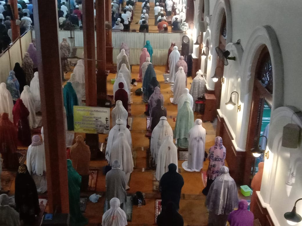 Ilusrasi salat di masjid (Aditya Novrian/Radar Malang)
