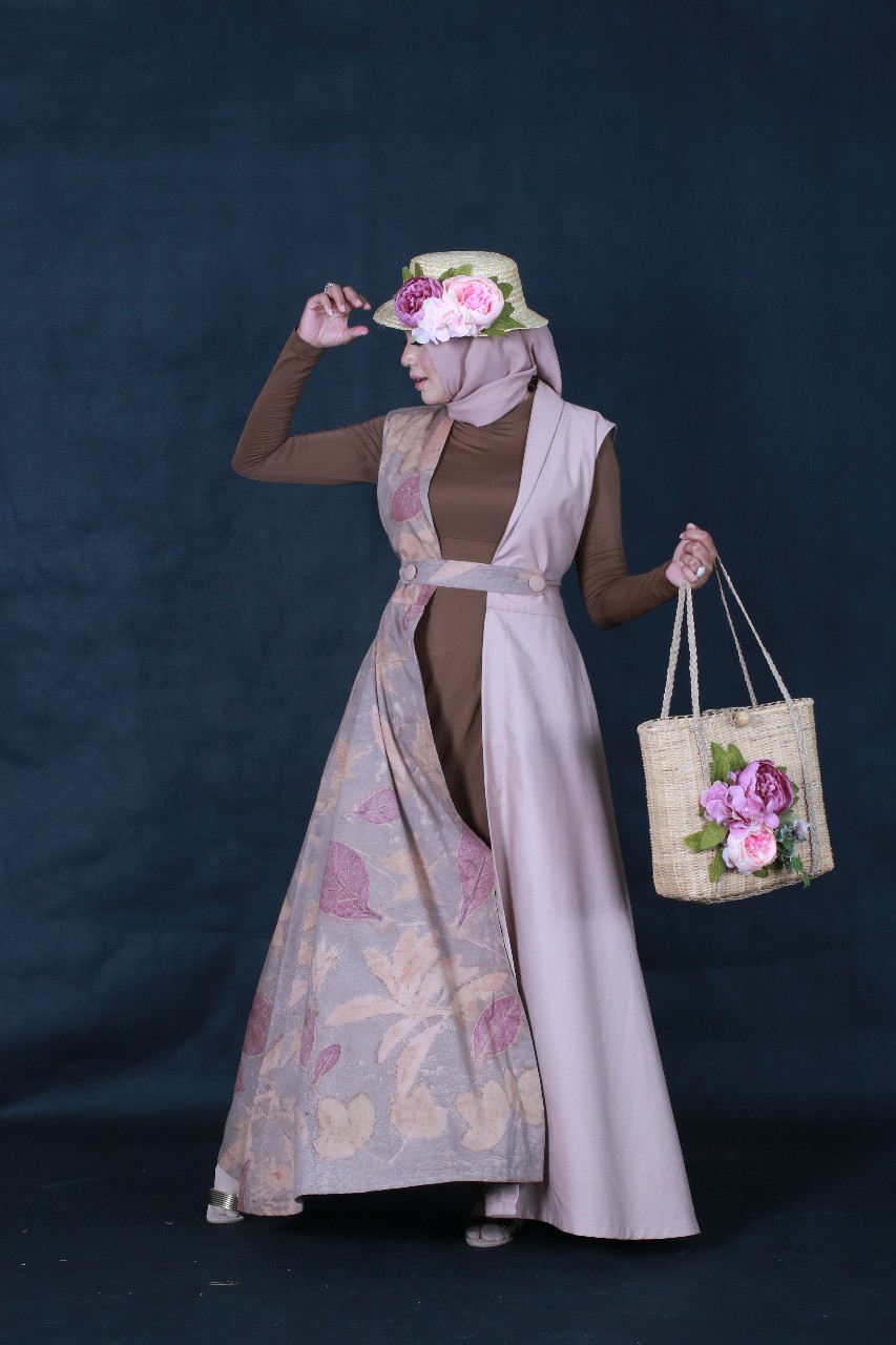 Salah satu koleksi Cana Gown yang akan ditampilkan di MFM 2021 (Rubianto / Radar Malang)