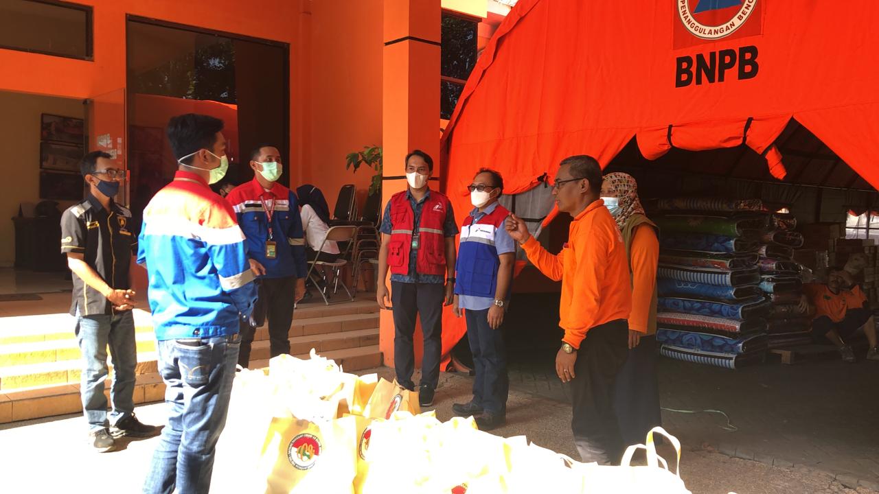 Pertamina menyerahkan bantuan untuk warga terdampak gempa Malang (ist)