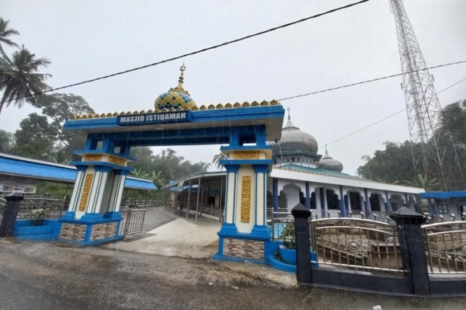 Masjid Istiqamah Magek yang menjadi tempat Ustad Marnis menyampaikan Khotbah Idul Fitri pagi tadi. (antara/jp/ist)