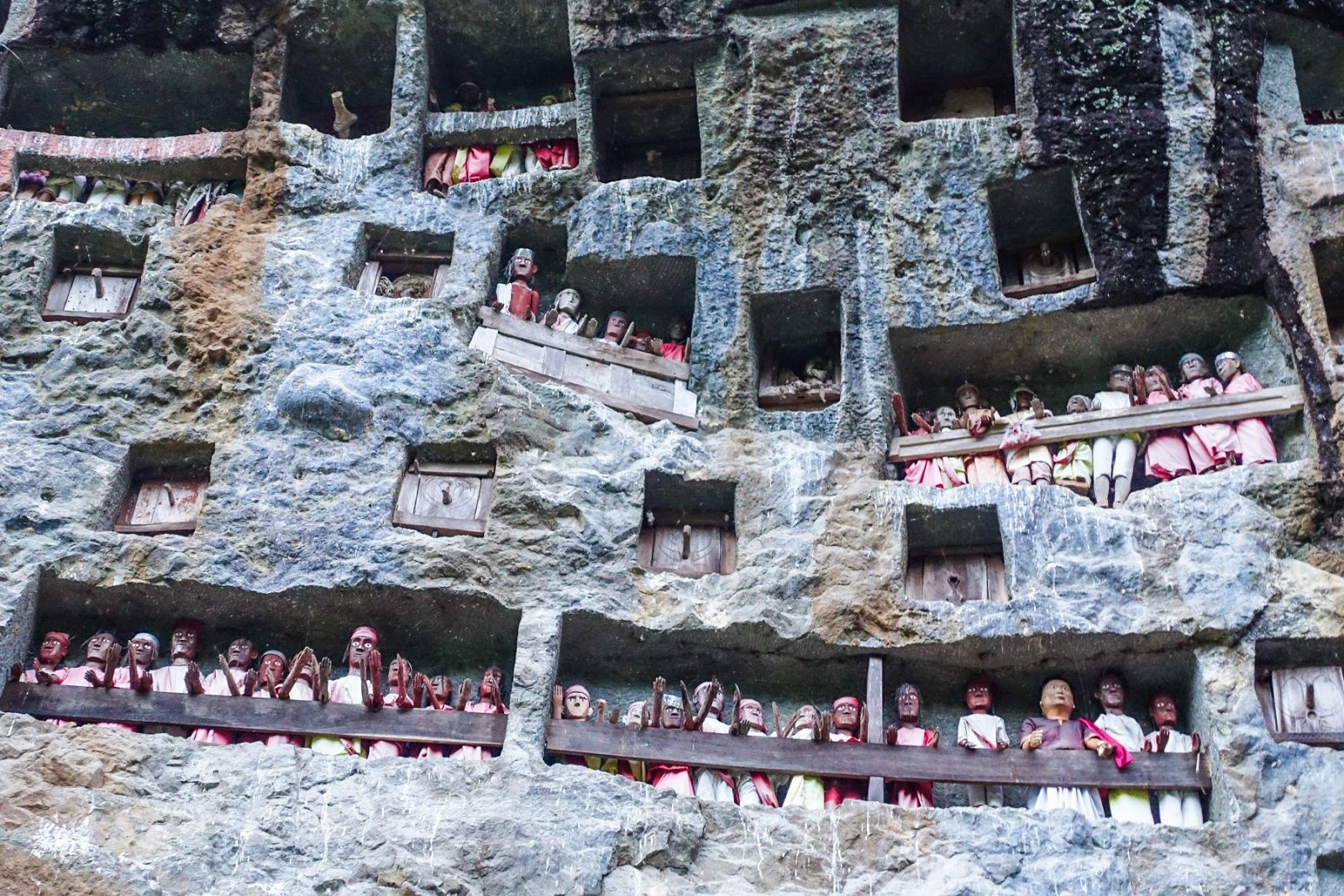 Wisata Pemakaman di Tana Toraja ini menjadi salah satu destinasi unik yang tidak boleh Anda lewatkan. (Ist)
