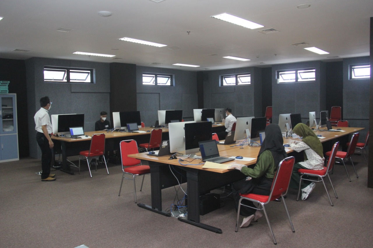 Salah satu ruangan di Universitas Brawijaya (UB) yang dipersiapkan untuk kuliah tatap muka. (Aditya Novrian/Radar Malang)