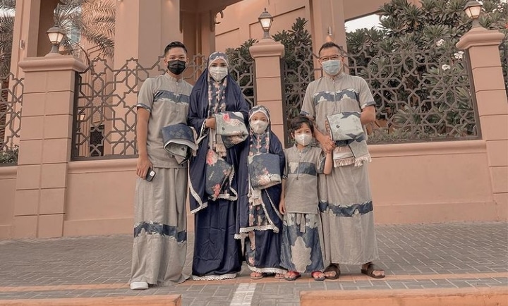 Anang Hermansyah- Ashanty Salat Idul Fitri di Dubai. (Instagram Ashanty)