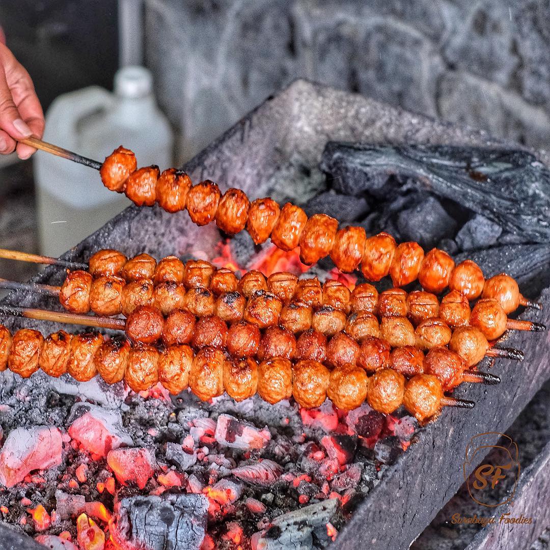 Bakso bakar Trowulan menjadi salahs atu kuliner khas Malang yang wajib dicoba (ist)