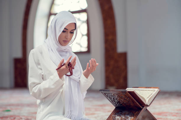 Berdoa di malam lailatul qadar (istockphoto/ist)