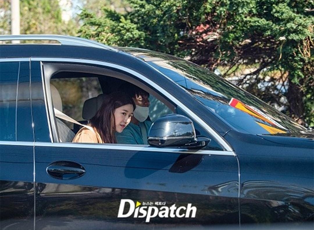 Dispatch merilis foto Lee Seung Gi dan Lee Da In saat menumpangi kendaraan yang sama. (Dispatch/ Ist)