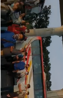 Screenshoot video saat  pekerja memblokade jalan tol CIkarang (ist)