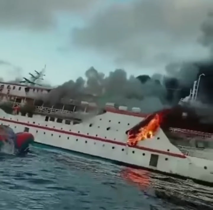 Kapal feri KM Karya Indah terbakar di perairan Limafatola (Jawapos/ist)
