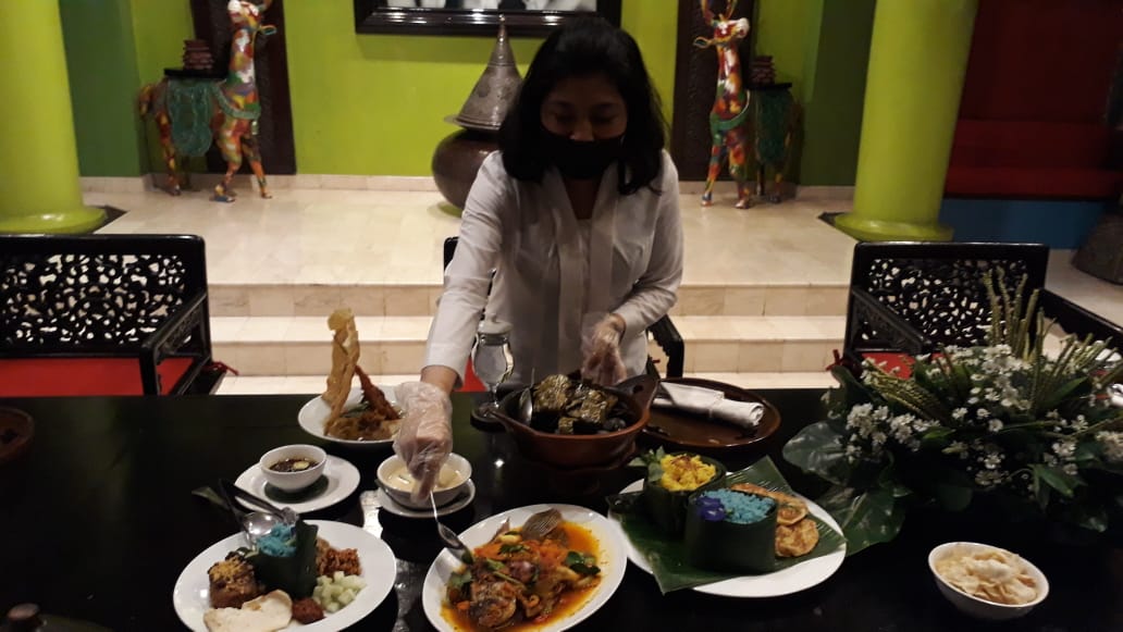 Menu spesial lebaran yang disajikan di Hotel Tugu, Kota Malang. (Ubadillah/Radar Malang)