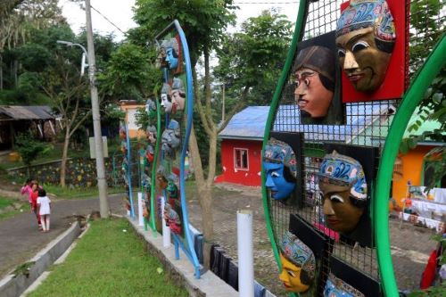 Wisata Kampung Topeng di Tlogowaru, Kedungkandang, ini sangat minim wisatawan. Sebelum pandemi, kawasan ini kerap dikunjungi wisatawan dari berbagai daerah. (Darmono/Radar Malang)