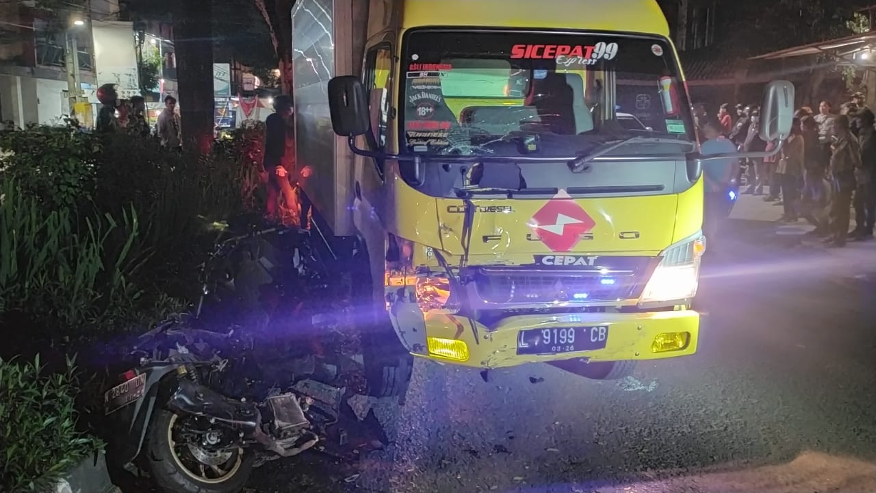 Kondisi kendaraan yang mengalami laka lantas di Simpang Empat Sawojajar, Senin dini hari (28/6). (Satlantas Polres Malang)