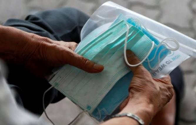 Ilustrasi penggunaan masker ganda.(JawaPos.com/ist)