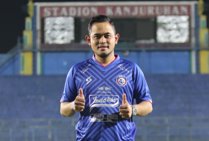 Gilang Widya Pramana, Presiden Arema FC berjanji perayaan HUT Arema akan tetap meriah meski digelar virtual. (Darmono/Radar Malang)
