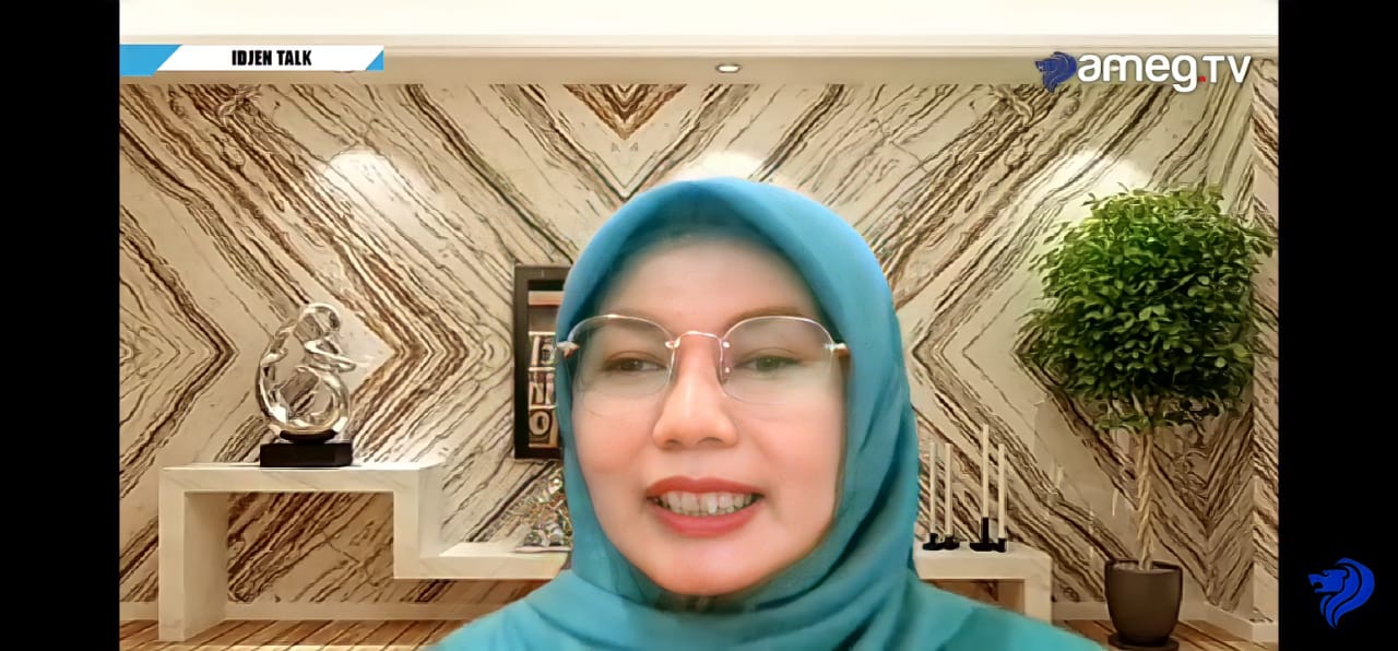 Wakil Ketua TP PKK Kota Malang Elly Estiningtyas saat podcast tentang pencegahan wabah DBD.  (Mega Annisa Ni’mais/Radar Malang)