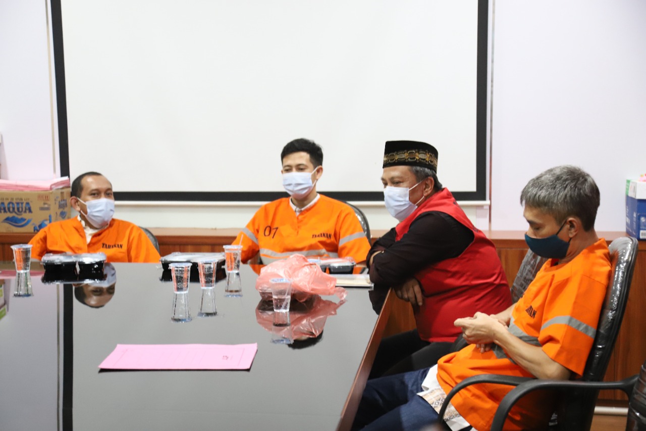 Empat tersangka kasus dugaan korupsi Bank Jatim Cabang Kepanjen. (ist)