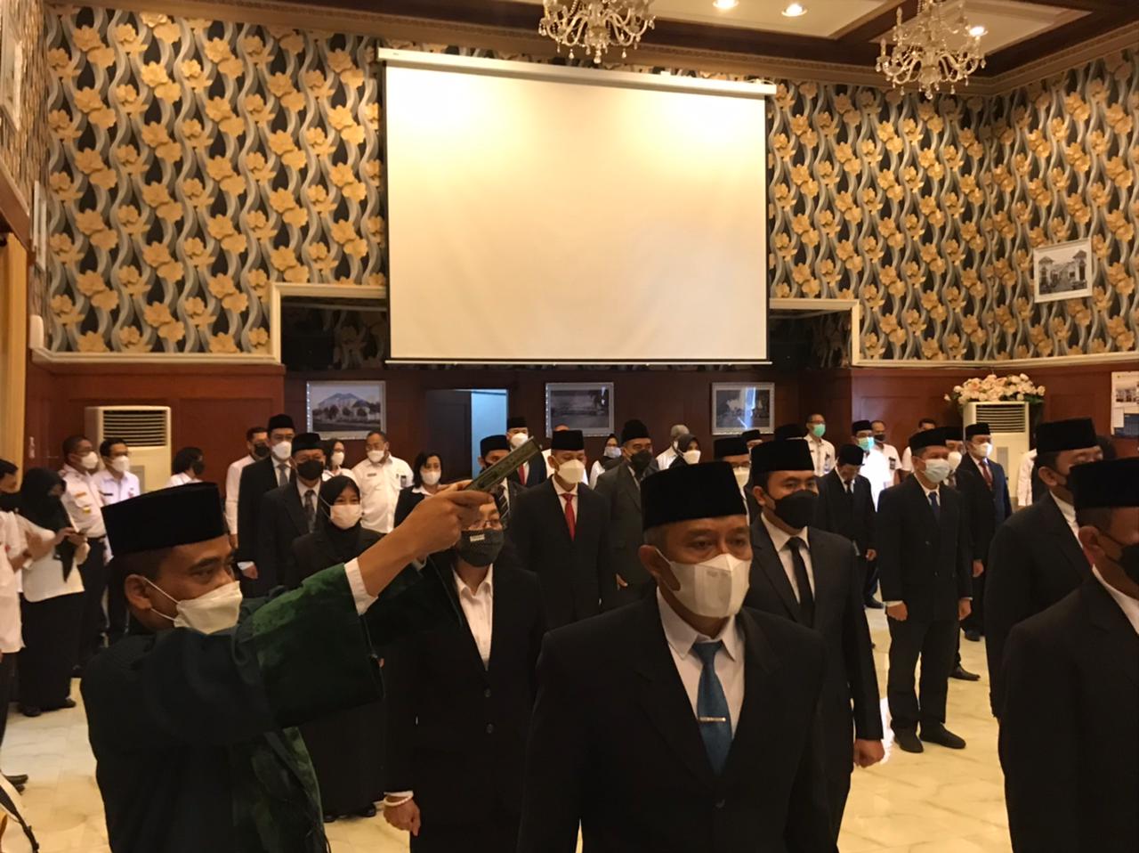 Erik Setyo Santoso saat pengambilan sumpah jabatan (Aditya Novrian/Radar Malang)