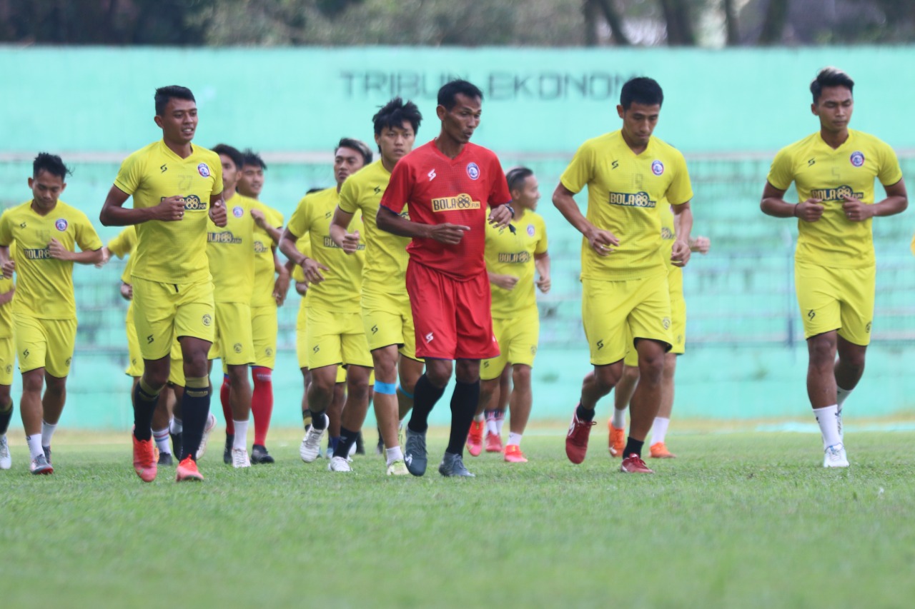 Skuad Arema FC saat berlatih bersama. (Darmono / Radar Malang)