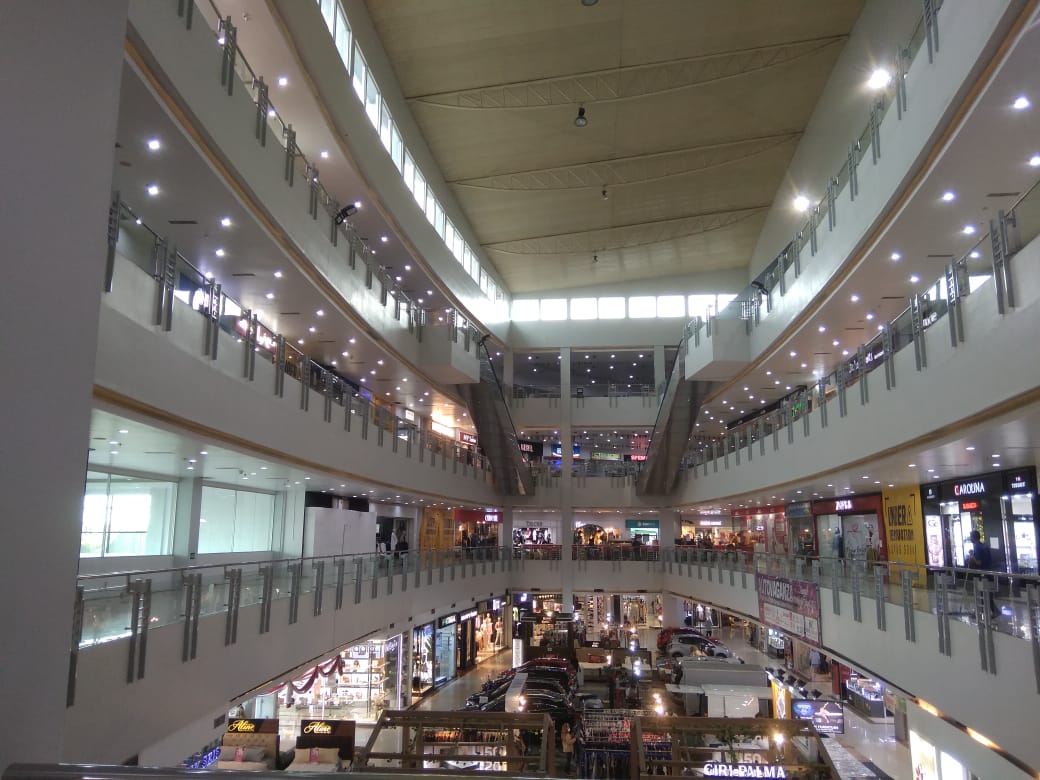 Mall menjadi salah satu sektor terdampak PPKM mikro (Roisyatul Mufidah/Radar Malang)