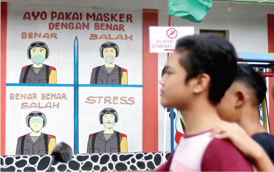Pemkot Malang mengakui bila pelanggaran terhadap protokol kesehatan (prokes) masih banyak terjadi di sejumlah tempat. Salah satunya di sudut Kota Malang ini. (Darmono / Radar Malang)