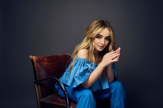 Sabrina Carpenter akan menjadi Executive Producer