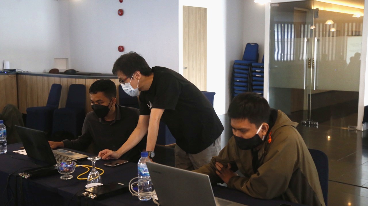 Pelatihan mikrotik yang digelar UMM (Intan refa / Radar Malang)