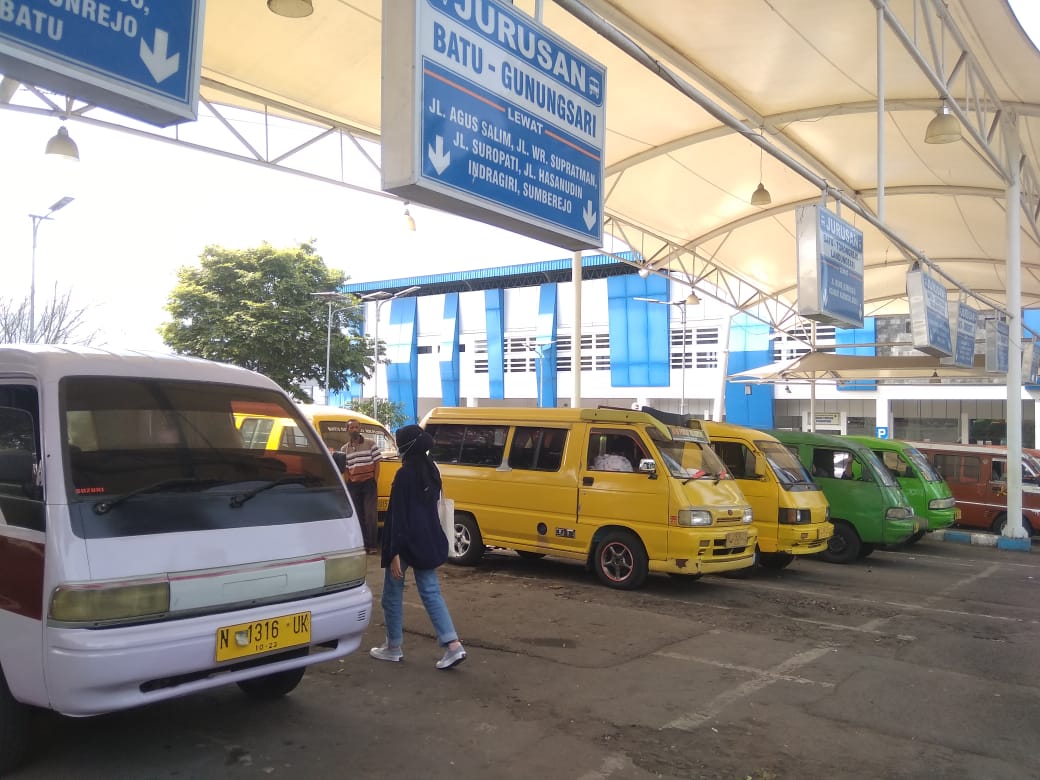 Ilustrasi angkot menunggu penumpang di Terminal Kota Batu. (dok JPRM)