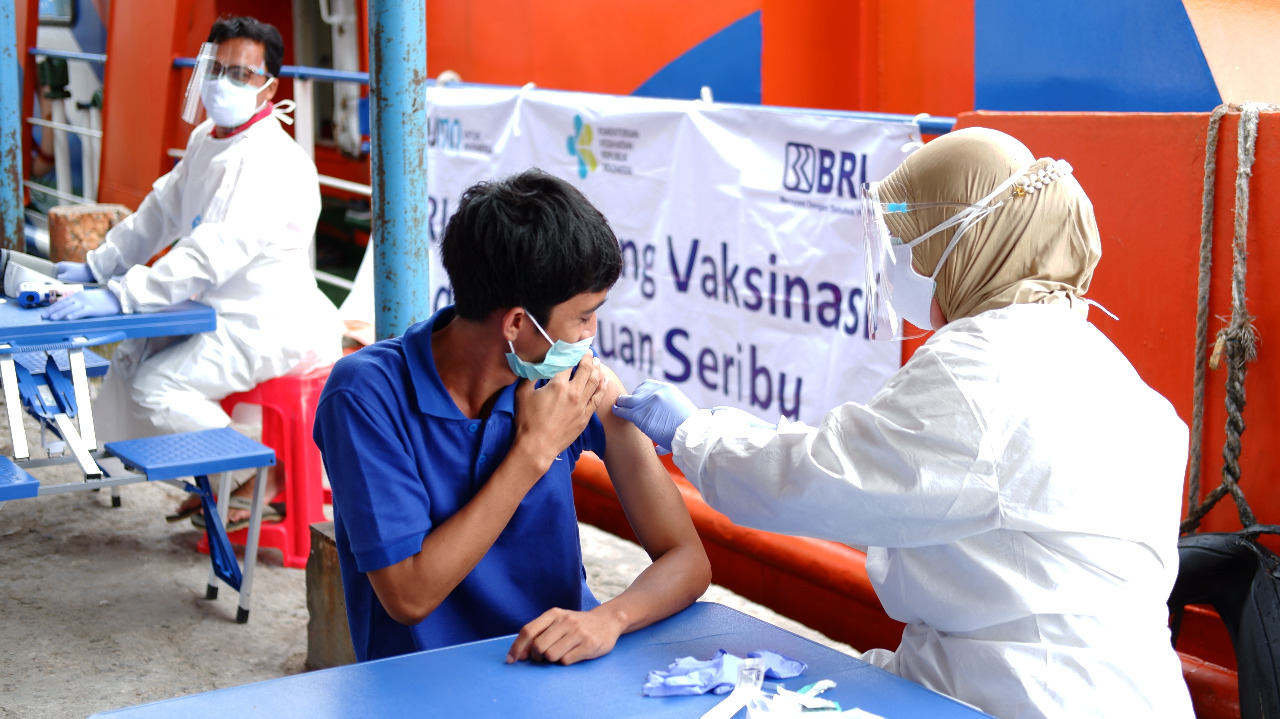 Vaksinasi untuk warga dari BRI (ist)