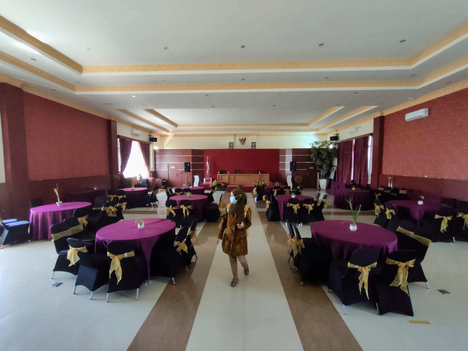 Ballroom hotel kini sepi penyewa karena PPKM darurat melarang penyelenggaraan kegiatan yang sifatnya  mengundang massa (Inifia/Radar Malang)