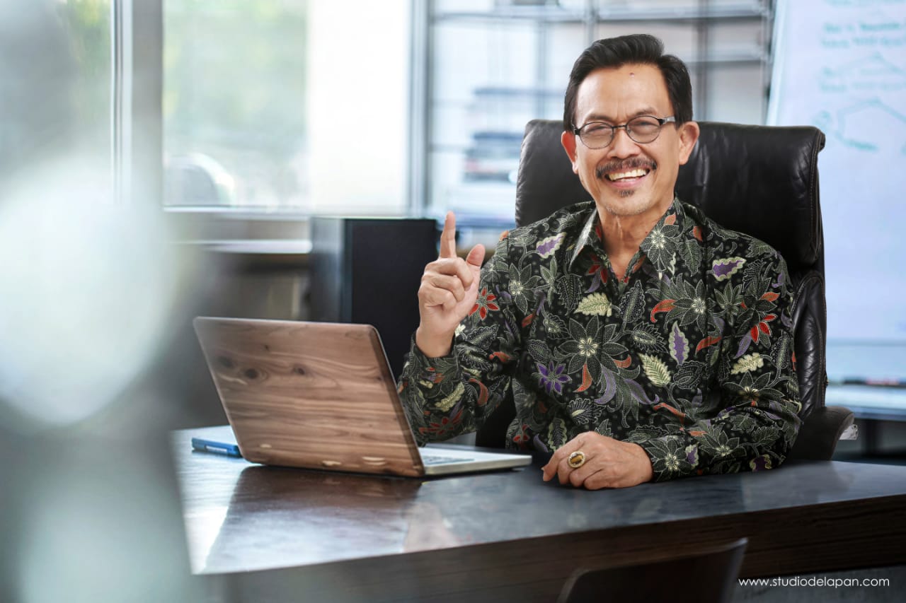 Prof Dr Zainuddin MA sah rektor baru UIN Maliki Malang periode 2021-2025. (Humas UIN Maliki Malang/ist)