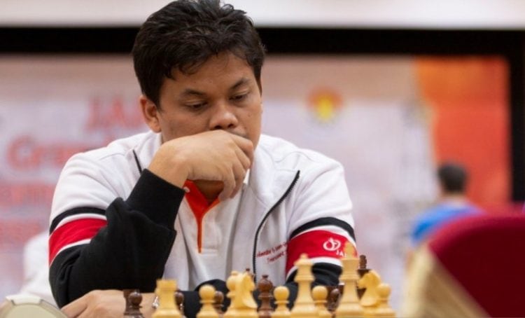 GM Susanto Megaranto melaju ke babak kedua Piala Dunia Catur 2021. (Antara Photo/Jawapos/ist)