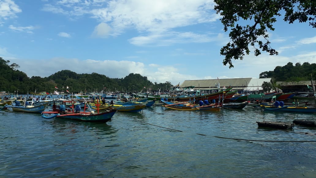 Perahu nelayan di TPI Pondok Dadap, Sendang Biru yang masuk wilayah Desa Tambakrejo, Sumawe, Kabupaten Malang. (Ubaidillah/Radar Malang)