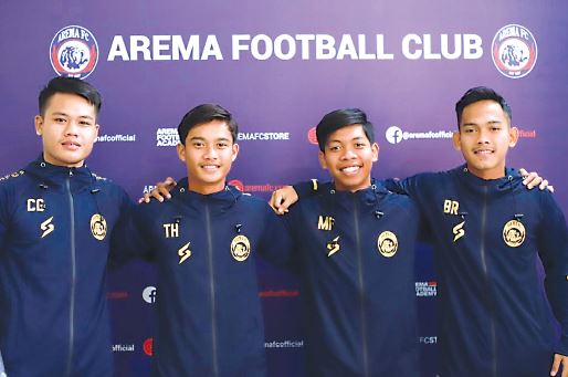 (dari kiri ke kanan) Achmad Galih, Tito Hamzah, Iqbal Fais, dan Bramantio Ramadhan resmi naik ke tim senior untuk Liga 1 musim ini (Media Officer Arema/ist)