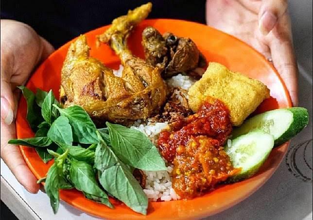 Ilustrasi lalapan sambal bawang Warung Bu Dangdut, Klojen. (ist)