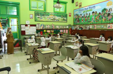 ILUSTRASI: Uji coba PTM di SD Kauman 1 beberapa waktu lalu. (dok/Radar Malang)