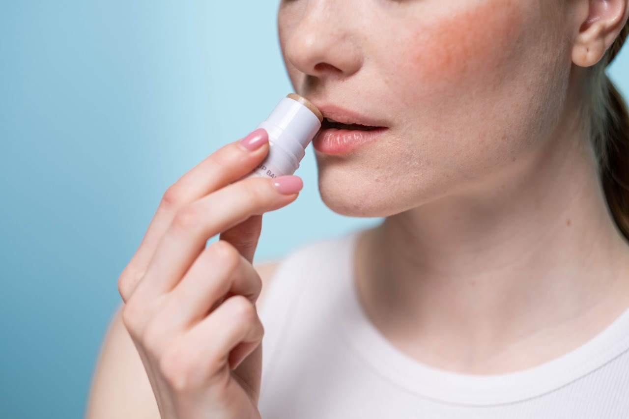 Ada banyak cara yang bisa dilakukan guna mengurangi atau bahkan menghilangkan kerutan di bibir. (ist)