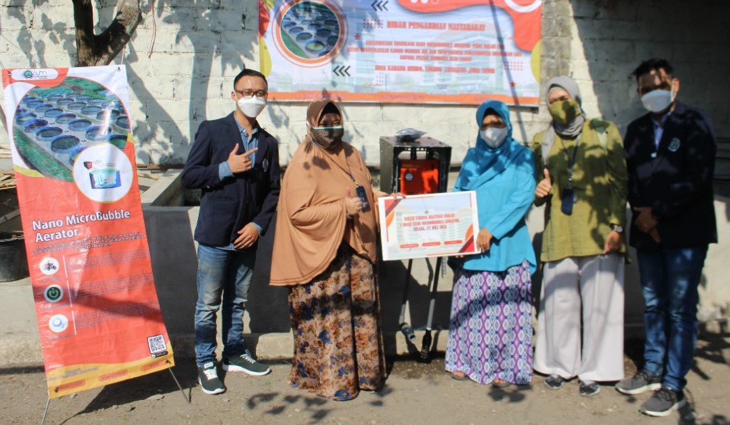 Tim UM bersama peternak lele Desa Karangbendo, Kecamatan Tekung, Kabupaten Lumajang, Jawa Timur. (ist)