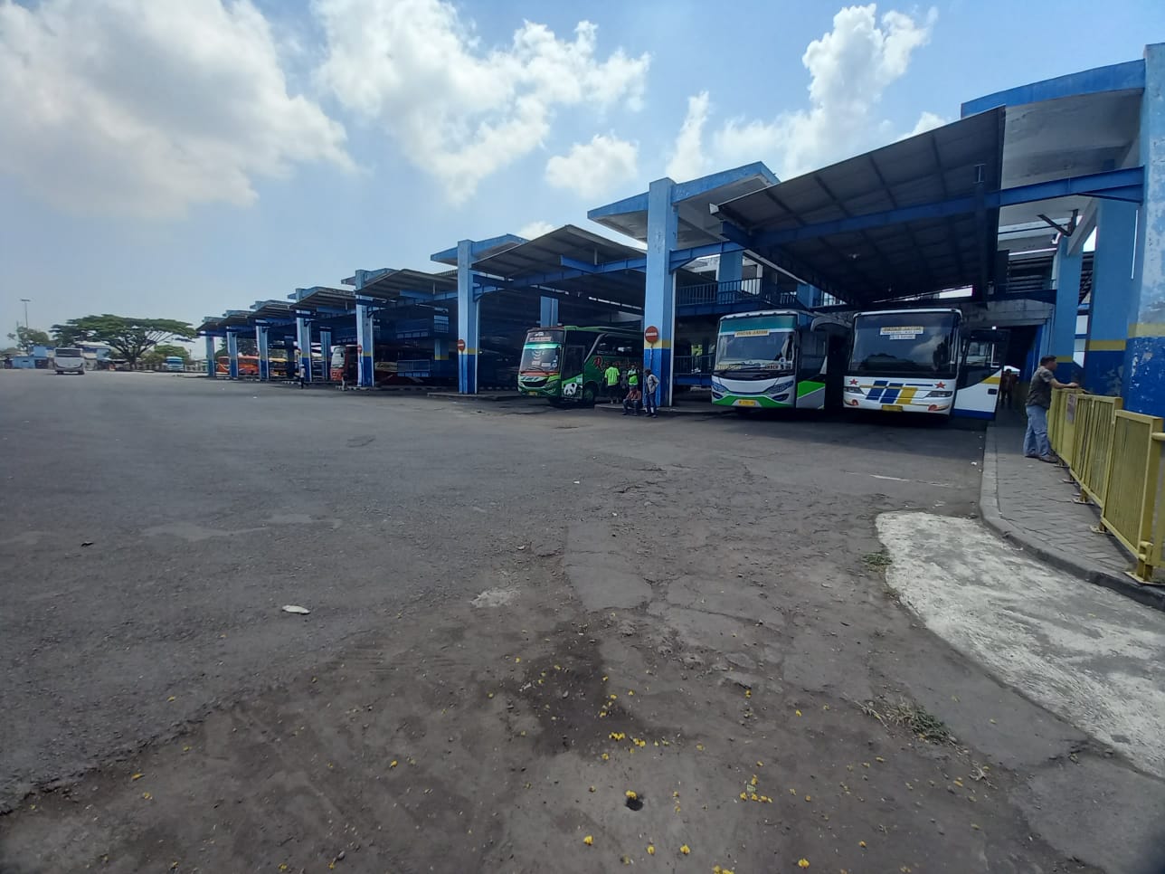 Suasana di Terminal Arjosari, Jumat (10/9). (Andika Perdana/Radar Malang)
