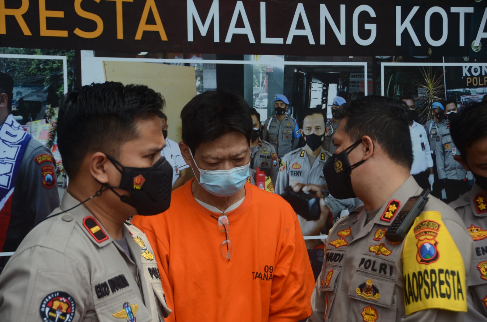 Sofyan Liemantoro, 56 terancam hukuman mati setelah membunuh istri sirinya, Ratna, di Jalan Emprit Mas nomor 10 Kelurahan Sukun, (biyan/Radar Malang)