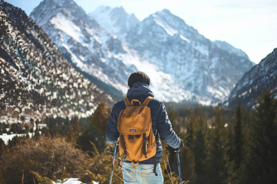 Perhatikan jenis dan bahan yang cocok untuk jaket demi kenyamanan kegiatan outdoor. (Pexels /ist)