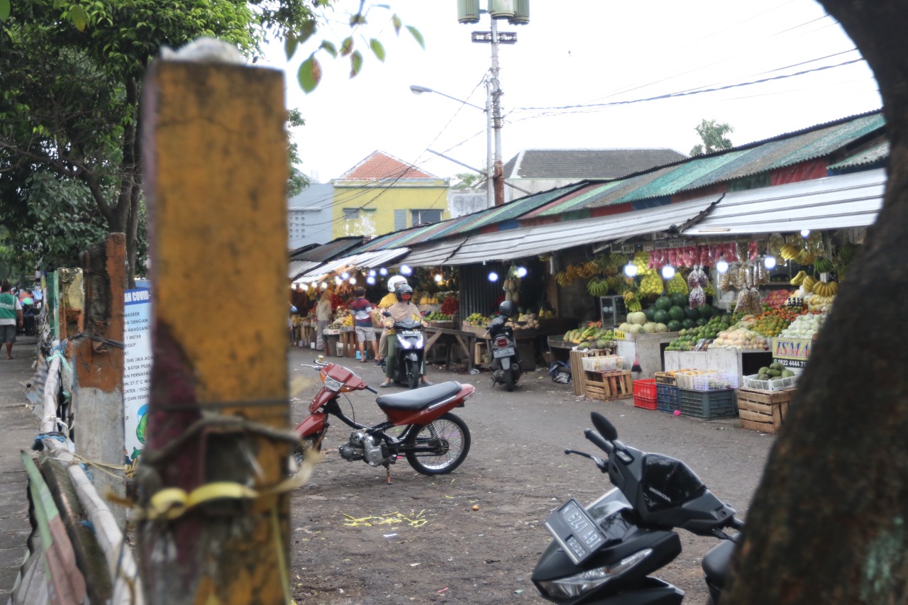 MASIH BUNTU: Rencana kelanjutan revitalisasi Pasar Blimbing belum memiliki titik terang hingga saat ini. ( Photo by Radar Malang )