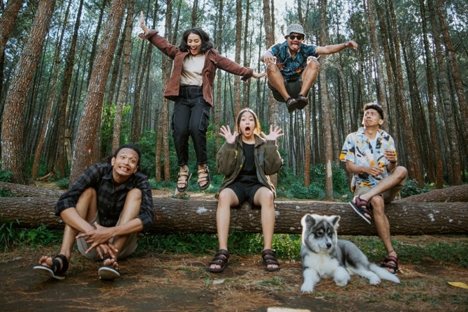 Sandal gunung juga bisa menjadi item fashionable jika dipadupadankan dengan berbagai gaya. (ist)