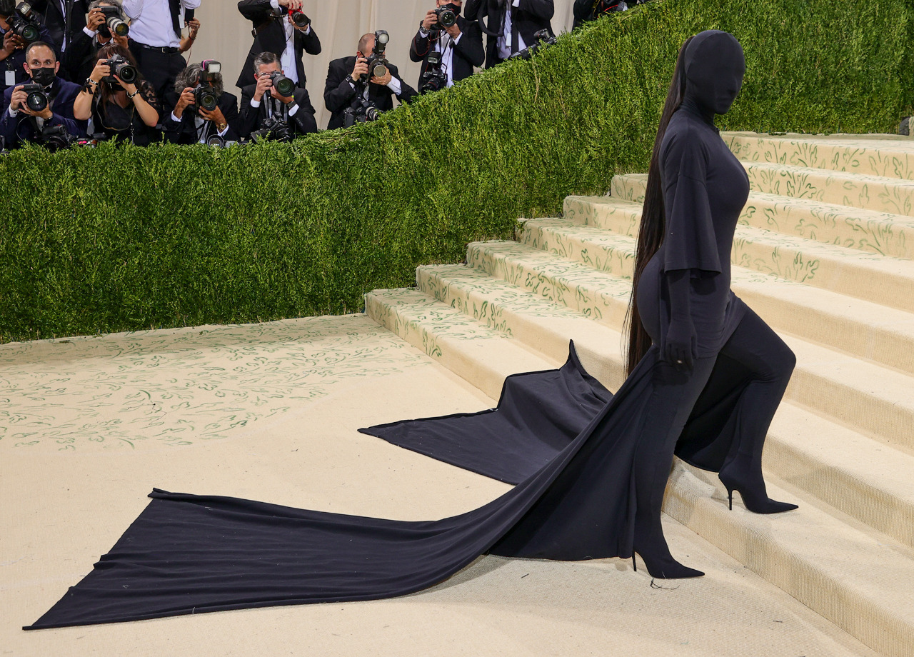 Kim Kardashian Tampil dengan Busana Serba Hitam di Met Gala 2021 (Getty Images /ist)