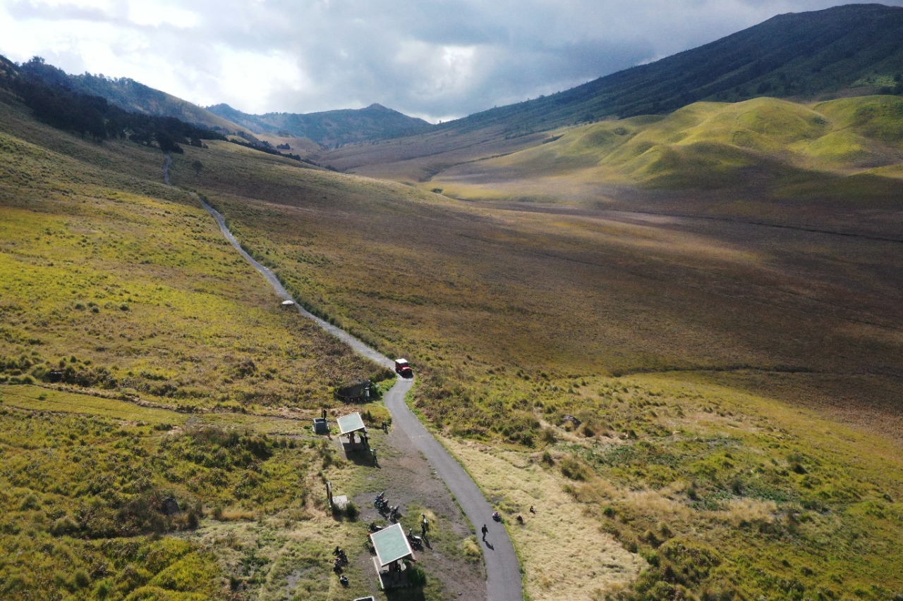 Panorama kawasan Taman Nasional Bromo Tengger Semeru  yang menjadi daya tarik para wisatawan. Per 5 Oktober kawasan ini ditutup total.    (darmono/JPRM)