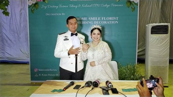 Penyanyi Joy Tobing resmi menikah dengan perwira TNI pada Sabtu (25/9). (Ist)
