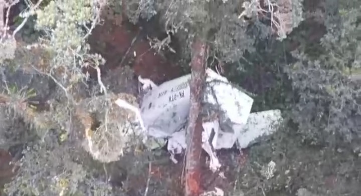Kondisi pesawat Rimbun Air PK OTW ditemukan jatuh di area pegunungan di tengah hutan dengan kondisi rusak parah. (ist)