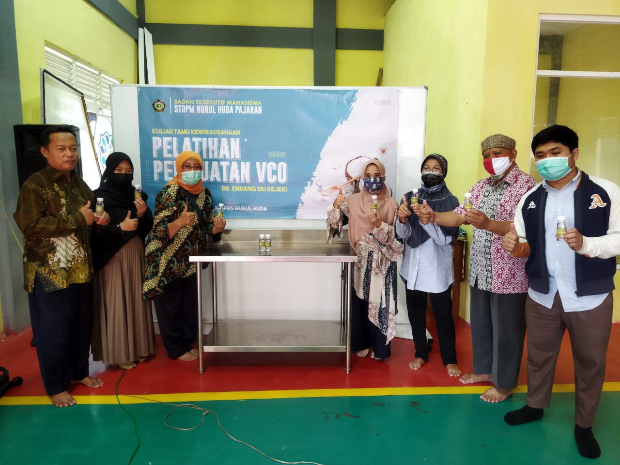 Dosen UM memberikan pelatihan pembuatan VCO (ist)