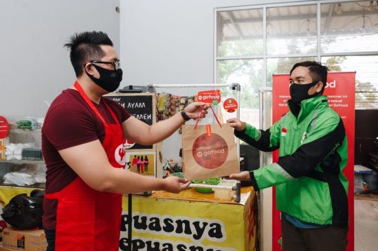 Tinggal klik, layanan GoFood akan melayani pembelian kuliner favoritmu. (ist)