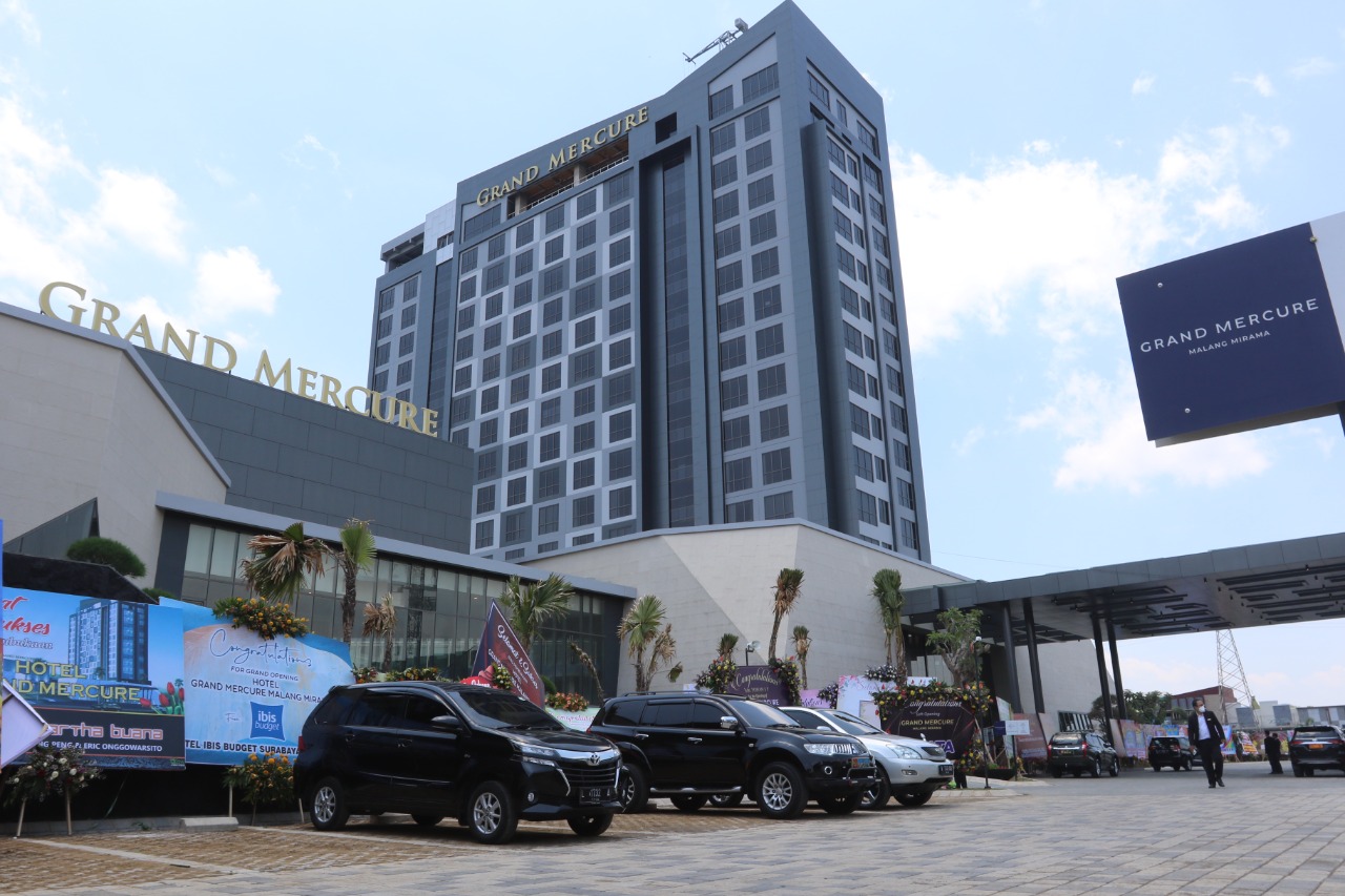 ILUSTRASI: Hotel Grand Mercure Malang Mirama dilengkapi dengan fasilitas yang serba premium. Menjadi salah satu bukti pertumbuhan ekonomi di Kota Malang untuk periode 2020-2021 lalu.  (Darmono/Radar Malang)